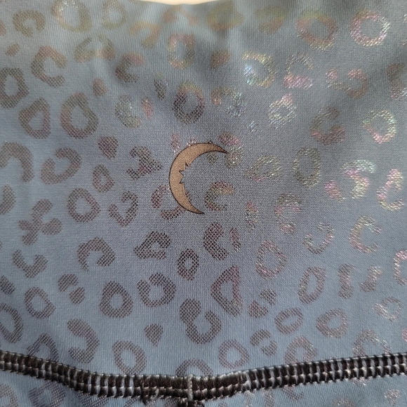 ZYIA,  Light n Tight Hi-Rise Leggings, 7/8, Slate Blue‎ Leopard,  Size 6-8 - Picture 5 of 5